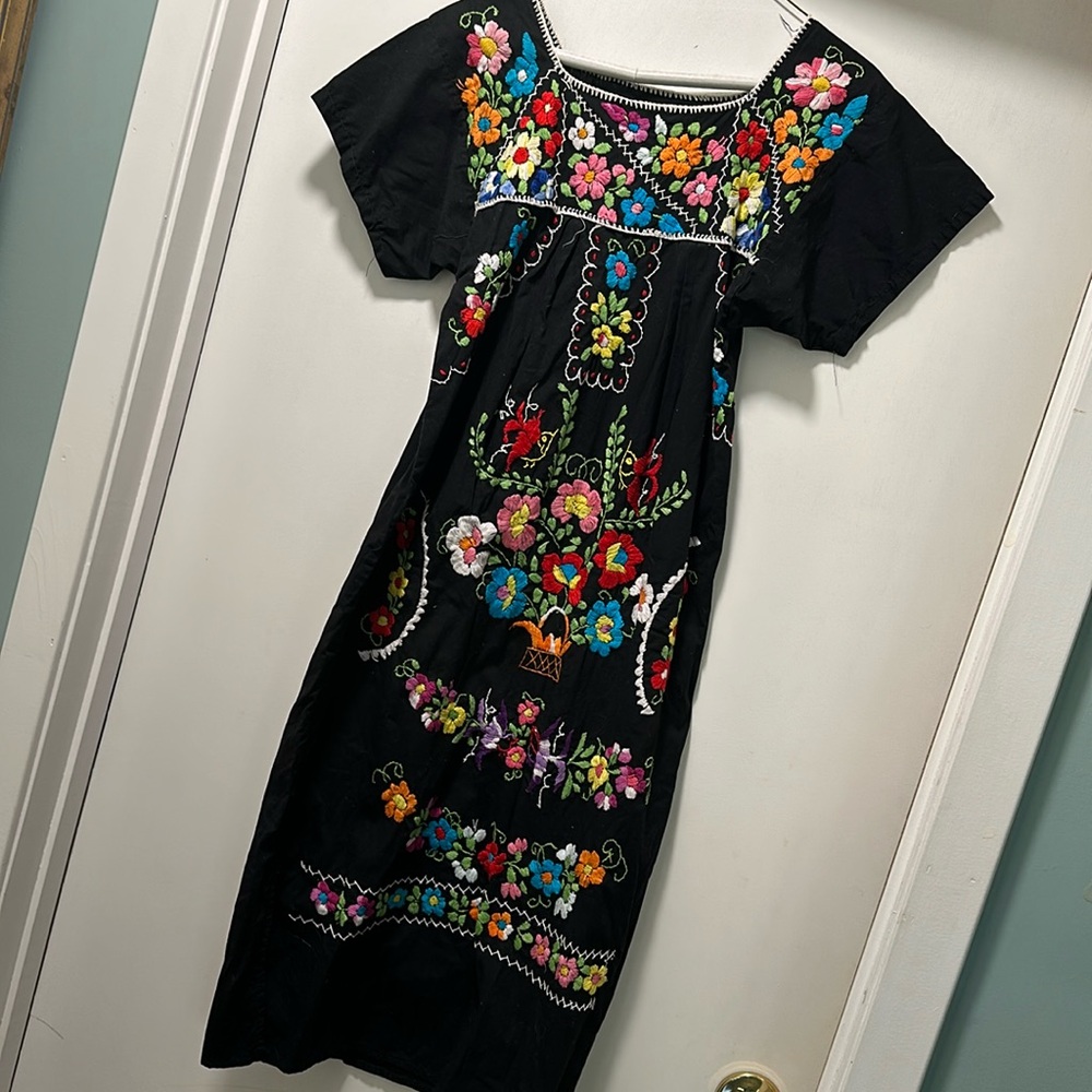 Small cotton embroidered Mexican caftan multicolor artisan made midi dress